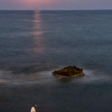 El pescador, la roca y la luna